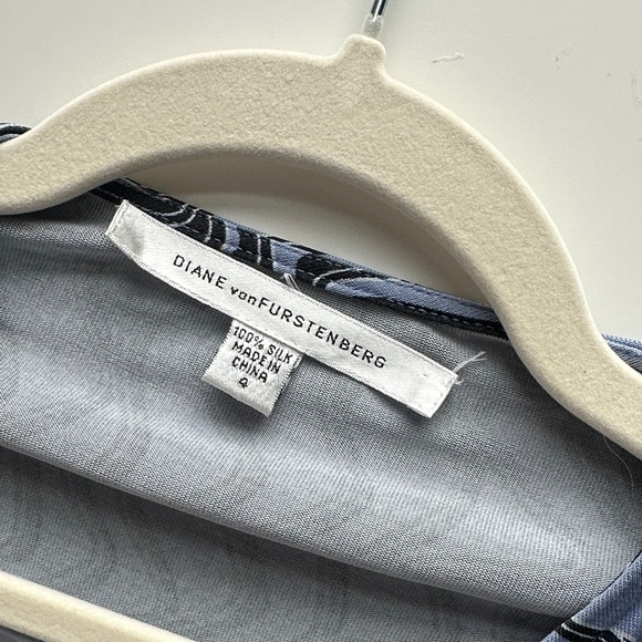 Diane Von Furstenberg Wavy Patterned Wrap Dress - Picture 2 of 6